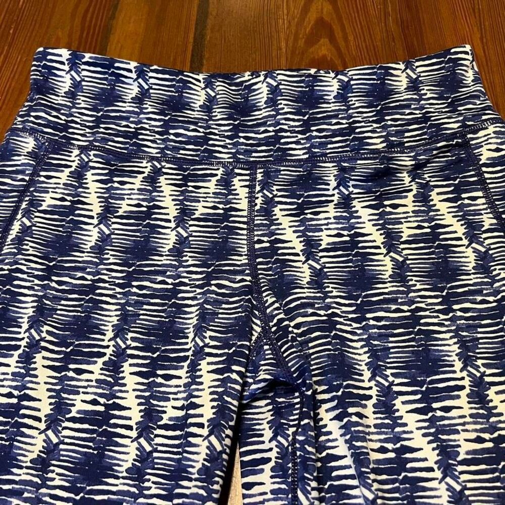 Vineyard Vines Watercolor Lines Printed Performance Leggings - Picture 4 of 5